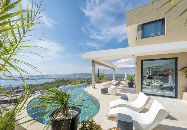 Villa/Dettached house in Nuestra Sra de Jesus - VILLA ZAFIRO